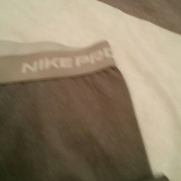 Nike Pro Capri workout pants - Picture 2 of 3